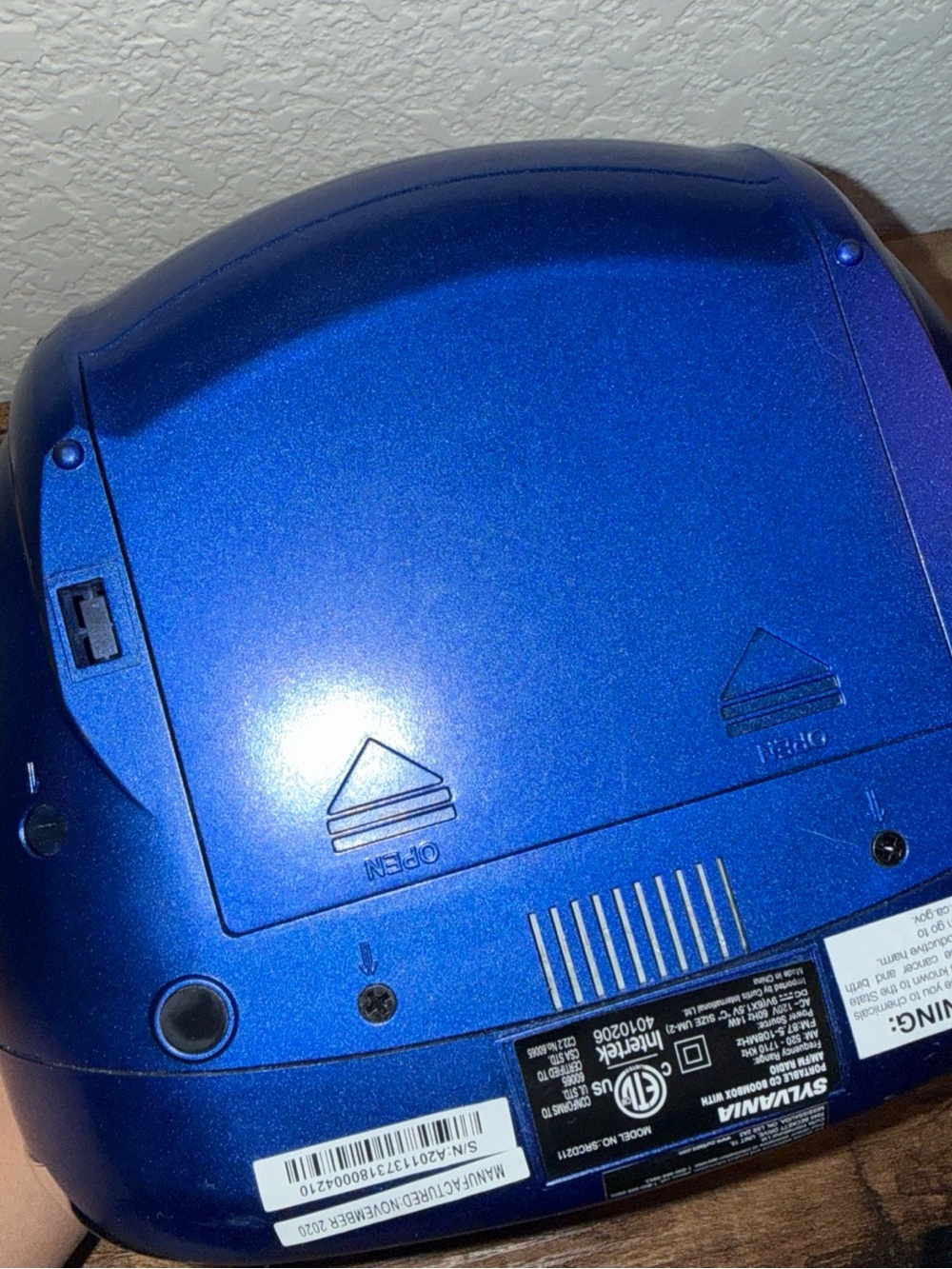 Sylvania Retro CD Player Boombox - Blue - Picture 7 of 8